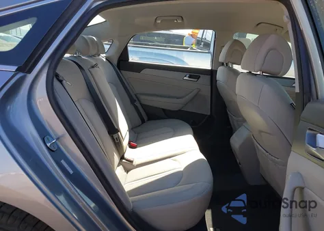 2017 Hyundai Sonata Hybrid Se z USA, uszkodzony, nr VIN KMHE24L16HA043769